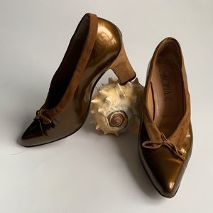 Made in 🇮🇹VTG Gorgeous 90’ Sofia 💯% Patent Leather and Suede Pumps